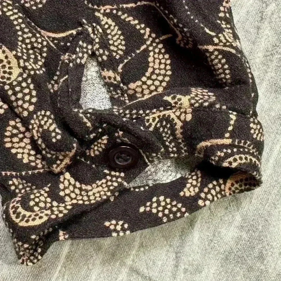 CJ Banks 1X blouse, black & tan. - Picture 7 of 9